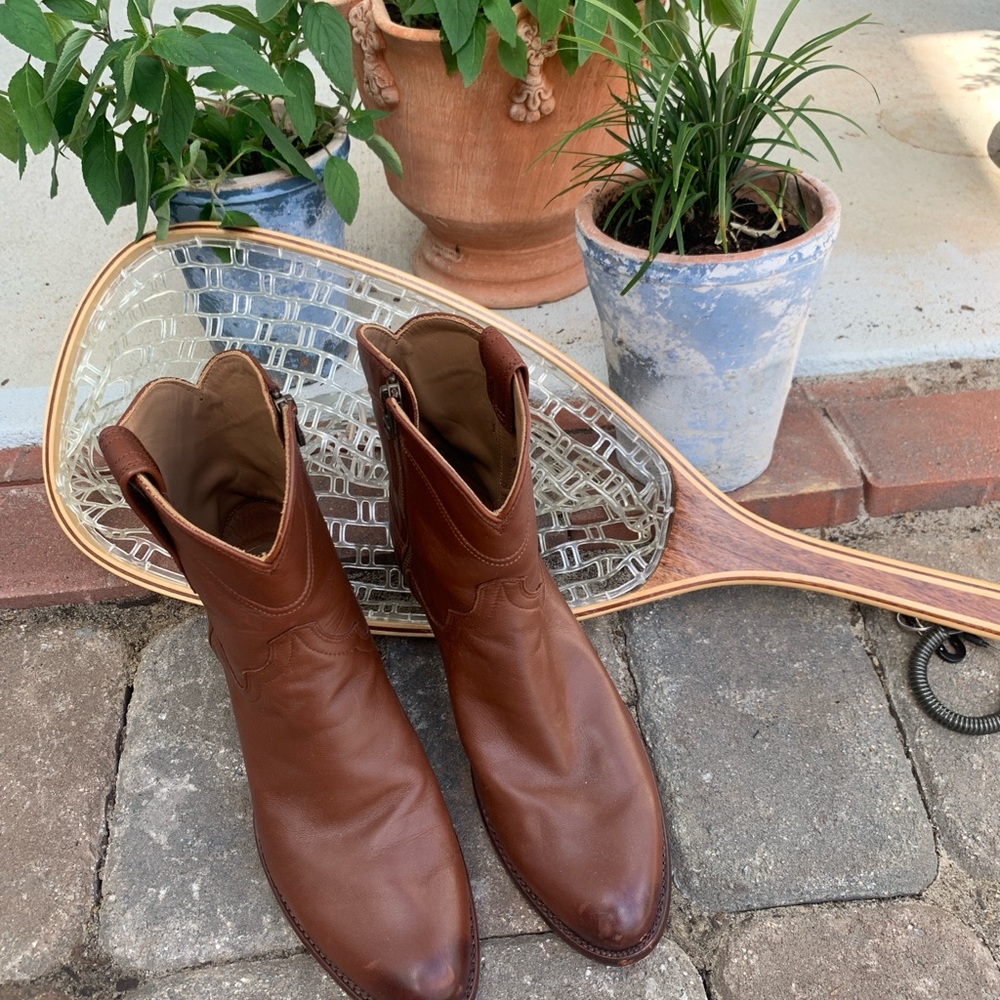 Tecovas The Dean, 8 1/2 average width of D, worn twice